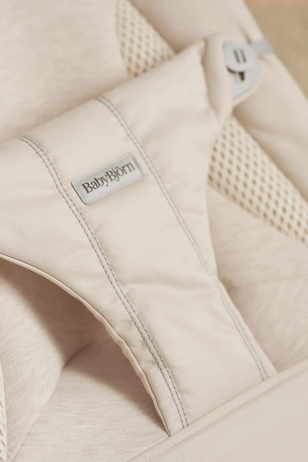 BabyBjörn Bouncer Balance Soft, Light Beige, Woven/Jersey, Tri-Fabric | 2-in-1 Adjustable Baby Bouncer Seat and Toddler Chair, Newborn to Toddler (8-29 lbs), 4 Positions, Lightweight & Portable