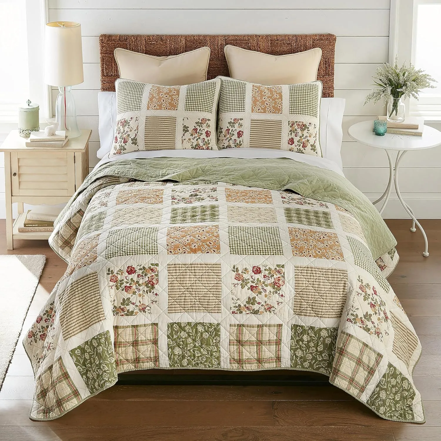 Donna Sharp Peach Rose Summer Cotton Quilted Bedding Set - 3-Piece Queen Size Quilt Set - Includes 1 Quilt and 2 Standard Pillow Shams - Machine Washable - Traditional Floral Design