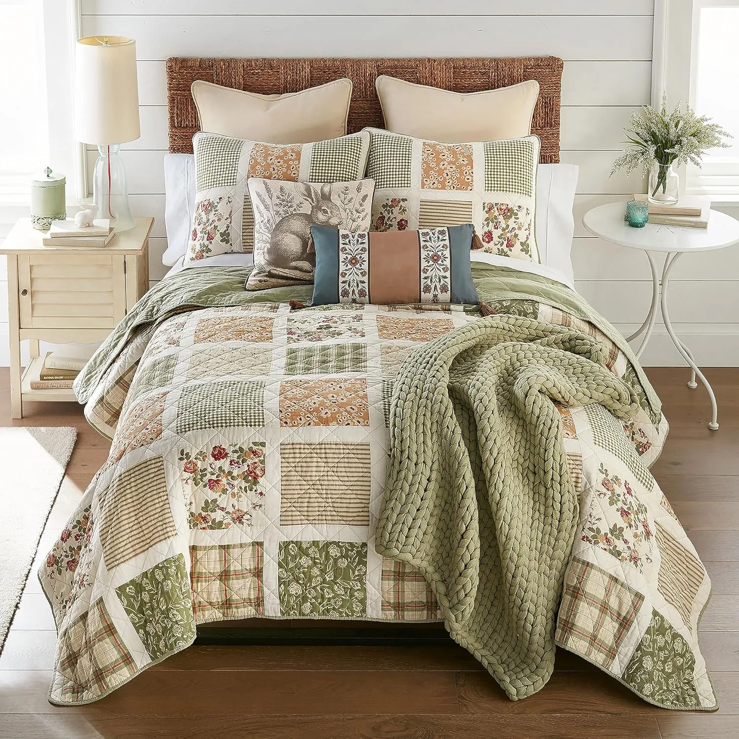 Donna Sharp Peach Rose Summer Cotton Quilted Bedding Set - 3-Piece Queen Size Quilt Set - Includes 1 Quilt and 2 Standard Pillow Shams - Machine Washable - Traditional Floral Design