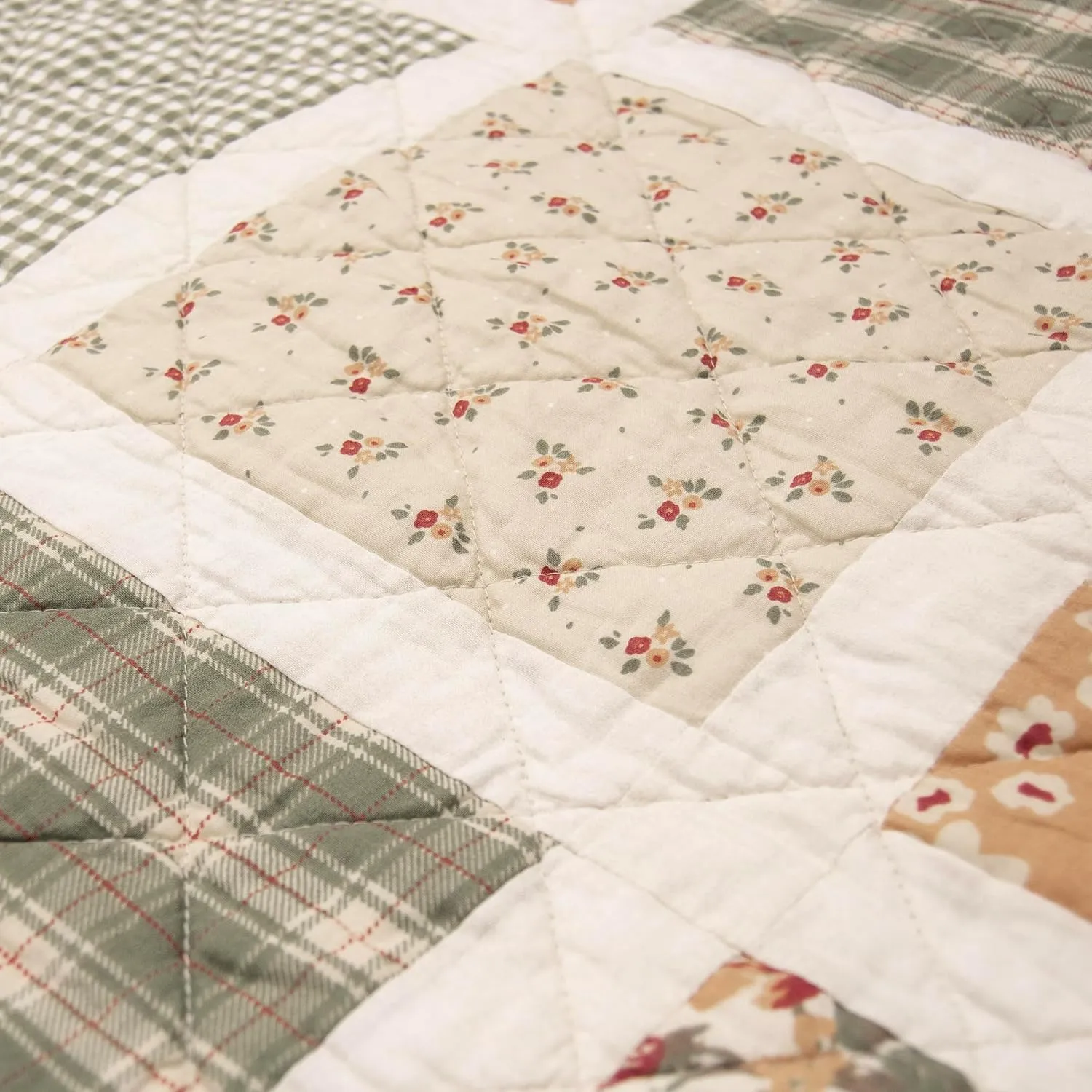 Donna Sharp Peach Rose Summer Cotton Quilted Bedding Set - 3-Piece Queen Size Quilt Set - Includes 1 Quilt and 2 Standard Pillow Shams - Machine Washable - Traditional Floral Design