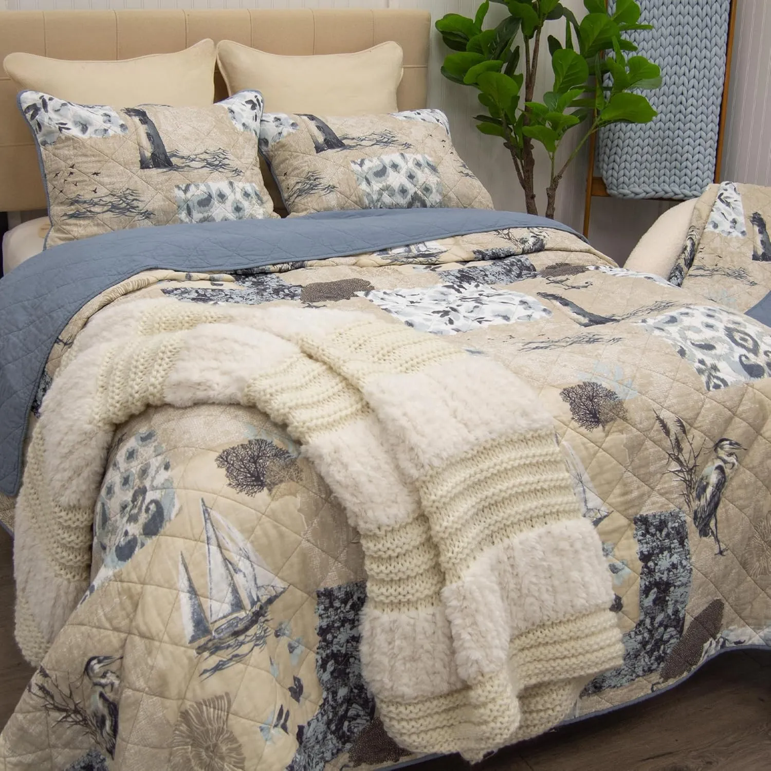 Donna Sharp Seascape Cotton Quilted Bedding Set - 3-Piece Queen Size Quilt Set - Includes 1 Quilt and 2 Standard Pillow Shams - Machine Washable - Coastal Design